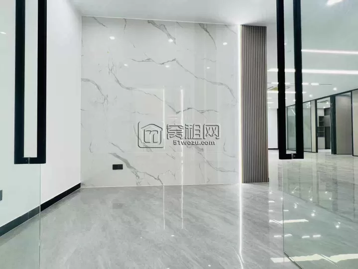 南部商务区，地铁口莲花楼 宁波商会大厦280平落地窗 全新精装，三个隔间可配家具