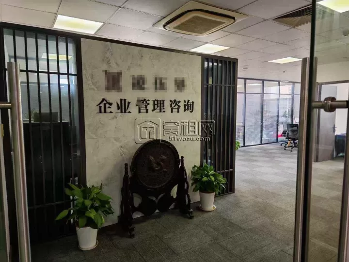 南部商务区地铁8号线中基大厦217平，西北双面采光，3隔间，隔间可调整