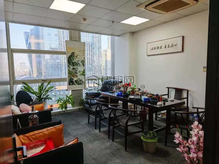 南部商务区地铁8号线中基大厦217平，西北双面采光，3隔间，隔间可调整