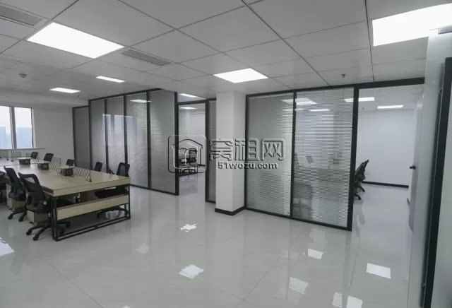 宁波李惠利医院东部园区附近写字楼出租180平，朝南，可带家具，物业费8元