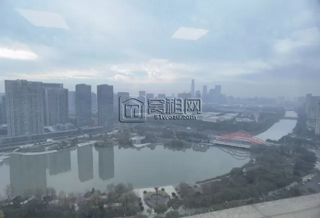 宁波李惠利医院东部园区附近写字楼出租180平，朝南，可带家具，物业费8元