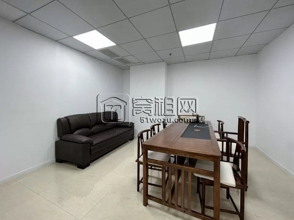 洲际酒店出租265平，带阳台，3个隔间，带家具，形象墙办公室