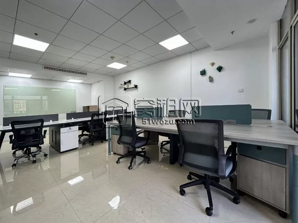 洲际酒店出租265平，带阳台，3个隔间，带家具，形象墙办公室