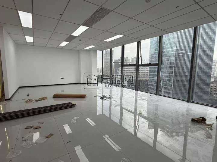 宁波威斯丁酒店隔壁5A甲级写字楼银亿环球中心 电梯口150平精装2个隔间，落地窗正朝南
