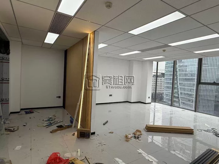 宁波威斯丁酒店隔壁5A甲级写字楼银亿环球中心 电梯口150平精装2个隔间，落地窗正朝南