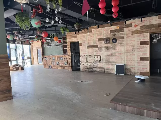 原喜子店铺出租面积118平 年租金15.8万合同两年起租 半年一付压1.2