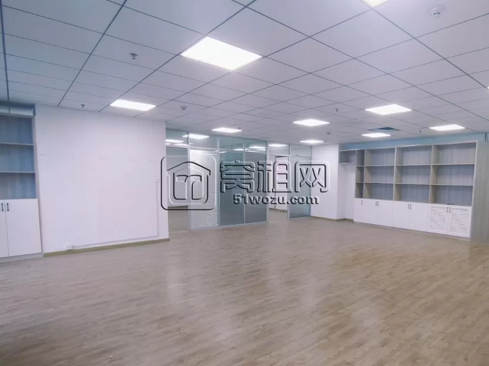 金东大厦198平，精装修，3个隔间，户型方正写字楼出租