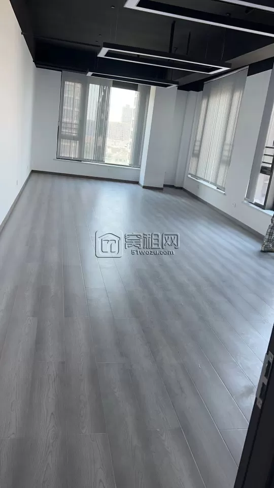 宁波联丰中路296号写字楼美奥大厦方位朝南84.07平方出租
