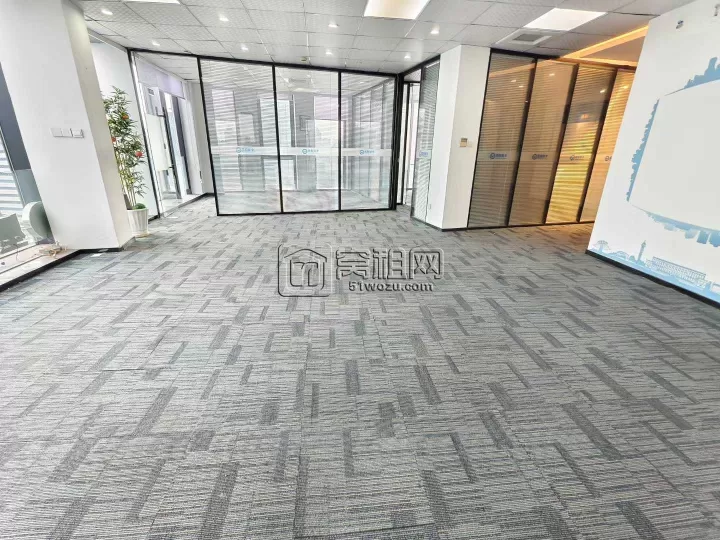 宁波来福士旁 钻石广场205平 三面采光好户型 独立空调带现成装修出租