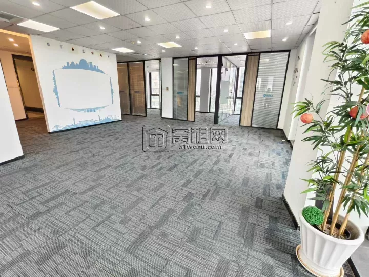 宁波来福士旁 钻石广场205平 三面采光好户型 独立空调带现成装修出租