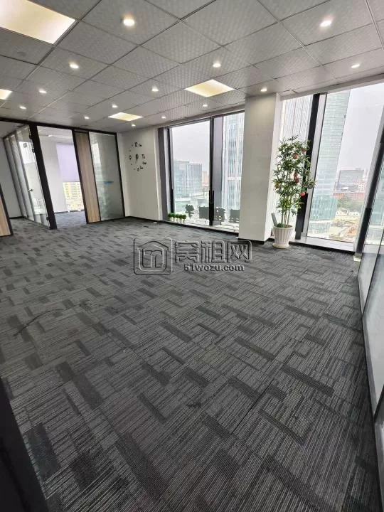 宁波来福士旁 钻石广场205平 三面采光好户型 独立空调带现成装修出租