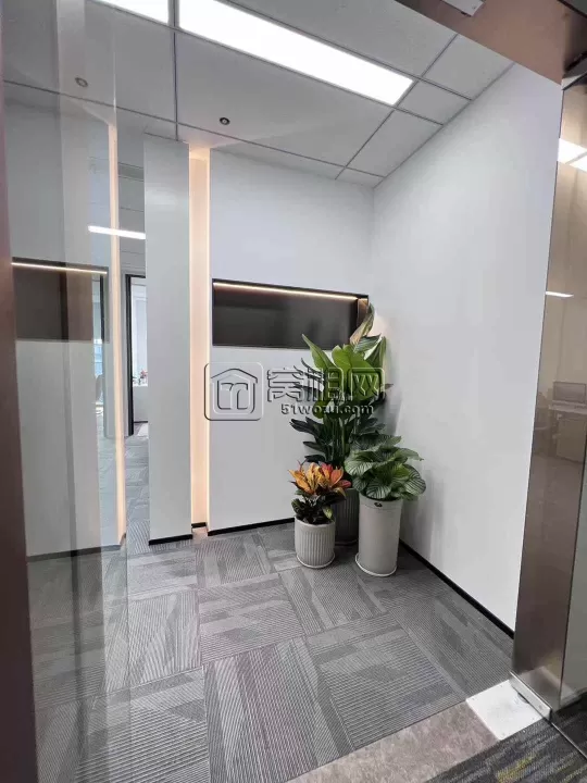 宁波奉化CBD核心位置金茂广场120平精装修 2个隔间落地玻璃窗 户型方正
