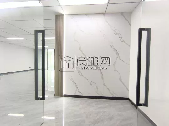 出租南部商务区3号线地铁站附近红巨大厦，170平1.28元单价，双隔间