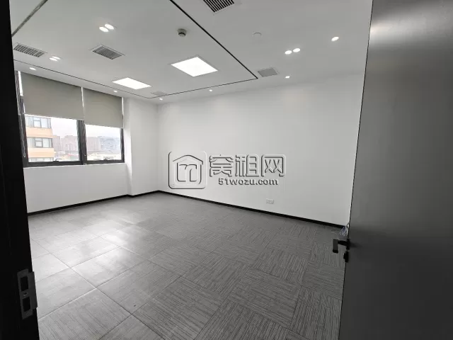镇海萌恒大厦98平精装带隔断4620元/月