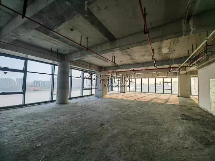 江北宝龙中心出租特价江景房源，朝向:东南 425平租金1.1/平/天