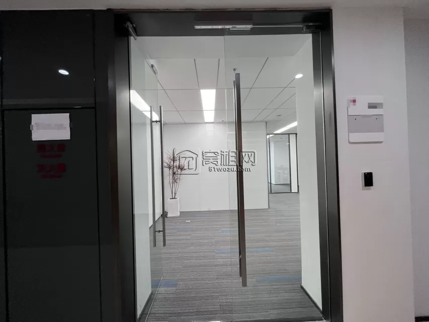 宁波亿浩钿数字产业园办公室租赁，精装修交付拎包办公正电梯口朝东