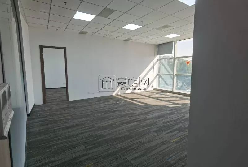 慧谷电商直播基地160平朝南落地窗出租，2个隔间