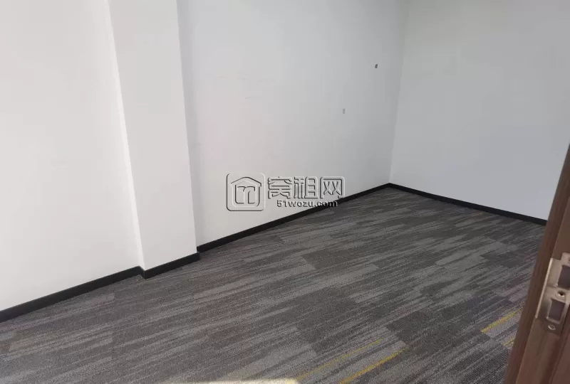 慧谷电商直播基地160平朝南落地窗出租，2个隔间