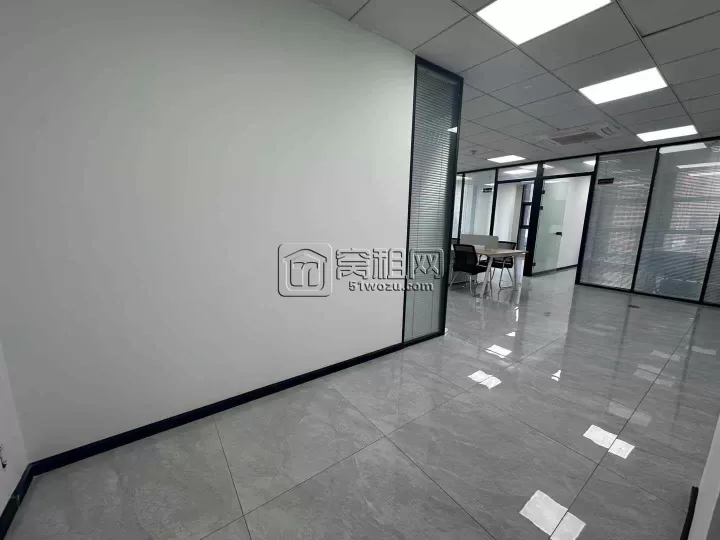 南部商务区泰康大厦176平 带全套家具 特价出租1.5元/平米/天