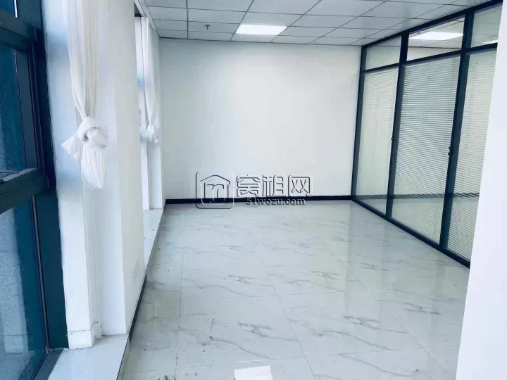 宁波豪如大厦隔壁博纳大厦面积88平，双开门室内格局：经理室+办公区出租