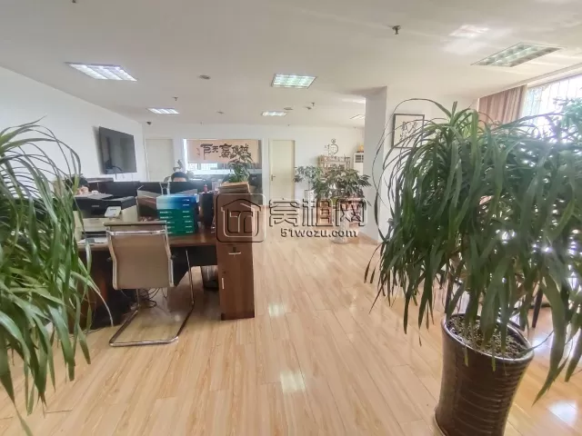 宁波人寿大厦对面灵桥广场面积：360平出租租金：13800元/月带水源