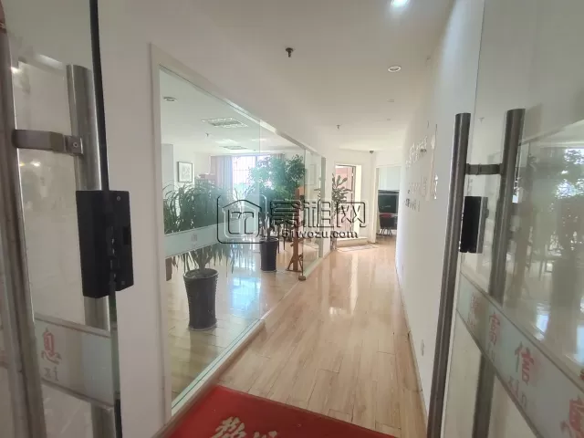 宁波人寿大厦对面灵桥广场面积：360平出租租金：13800元/月带水源