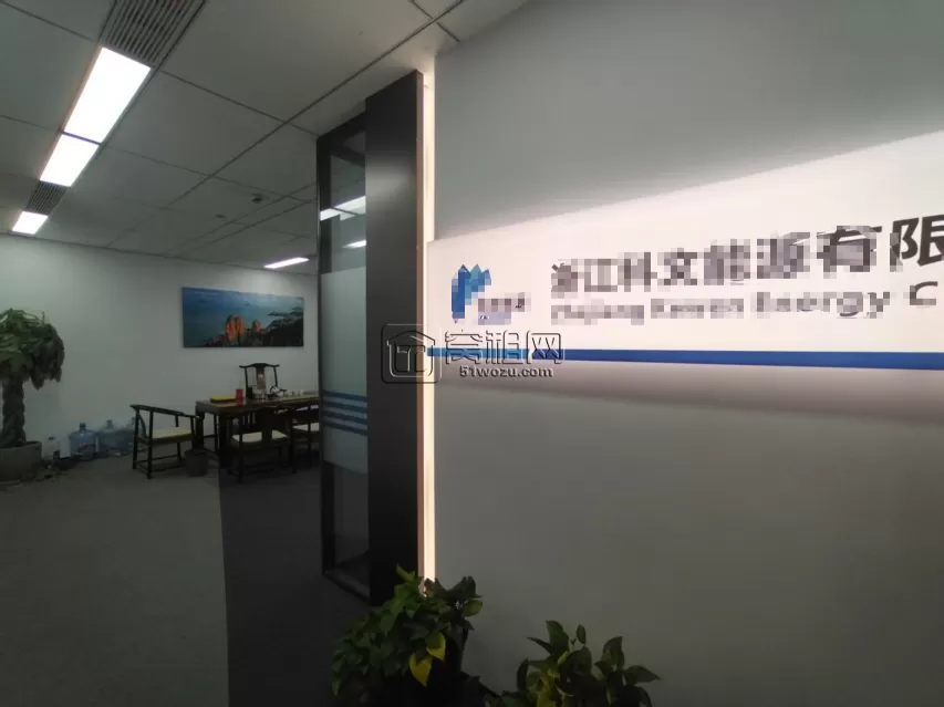 东部新城宁波东部新城核心写字楼亿浩钿产业园143平办公室出租全新装修，每周一次室内地毯吸尘
