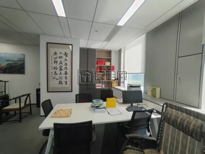 东部新城宁波东部新城核心写字楼亿浩钿产业园143平办公室出租全新装修，每周一次室内地毯吸尘