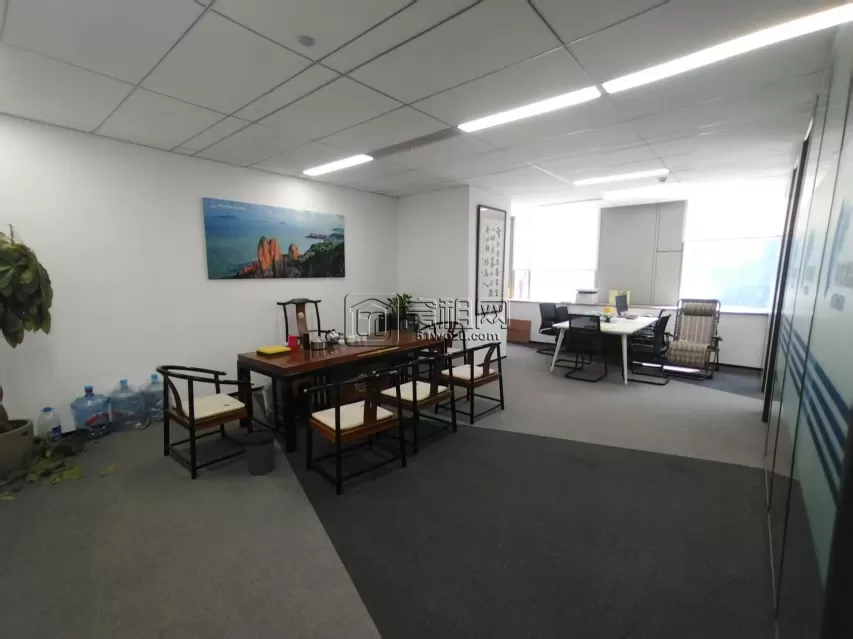 东部新城宁波东部新城核心写字楼亿浩钿产业园143平办公室出租全新装修，每周一次室内地毯吸尘