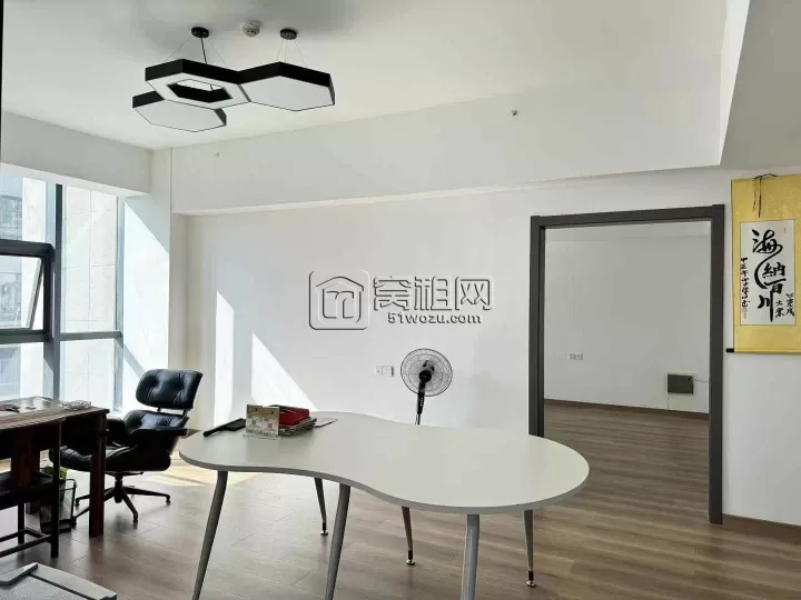 宁波地铁4号线矮柳站出口东方商务中心145平 东南朝向写字楼出租