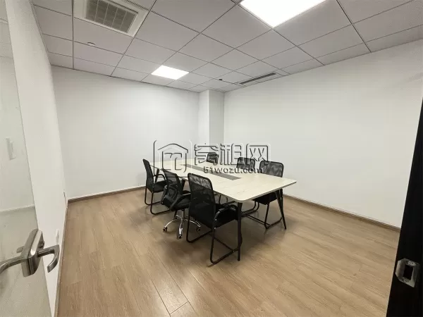 宁波微电子产业园精装+4隔间面积：179㎡朝南办公室出租