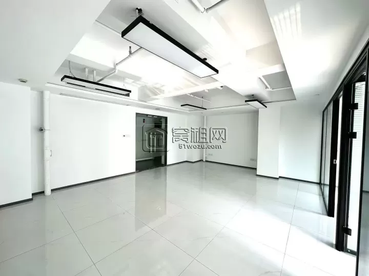 金融硅谷全新精装 95 平米小户型办公价格实惠 得房率高出租