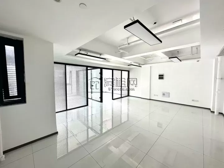 金融硅谷全新精装 95 平米小户型办公价格实惠 得房率高出租