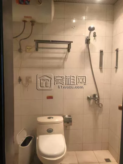 鼓楼【世纪广场】B座40平小户型招租，室内带水源，可住人可注册公