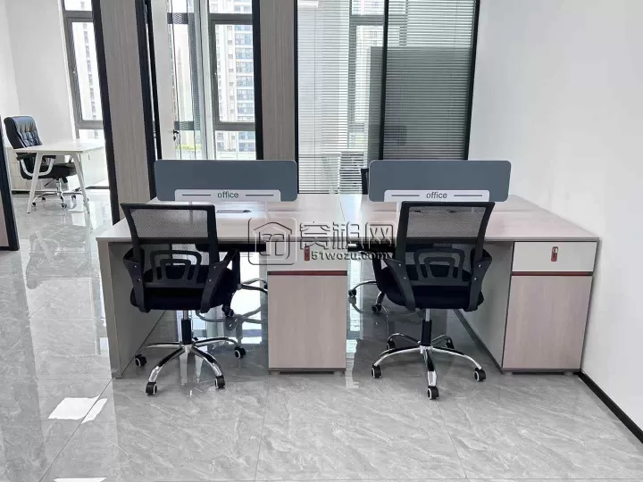 江北金麟府110㎡精装办公室特价出租  户型方正 朝南设计