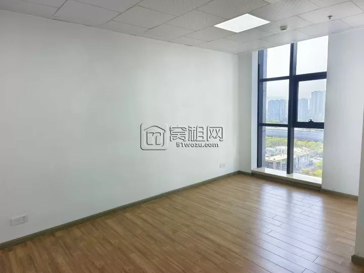 南部商务区2期汇鼎大厦 160 平 东南朝向 ​3 个隔间办公室出租