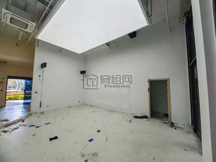 宁波文创港 一楼 200平出租 层高6.5米 适合摄影 展厅等业态 租金20万/年 物业6块