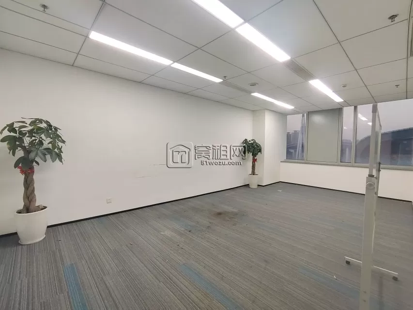 东部新城电梯口748平，格局可以改价格好谈