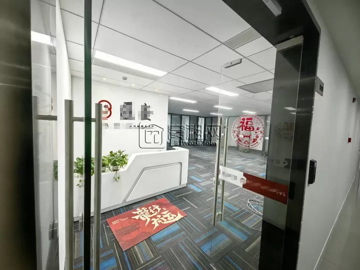 宁波东部新城5号线地铁口亿浩钿产业园出租朝南316平，带阳台