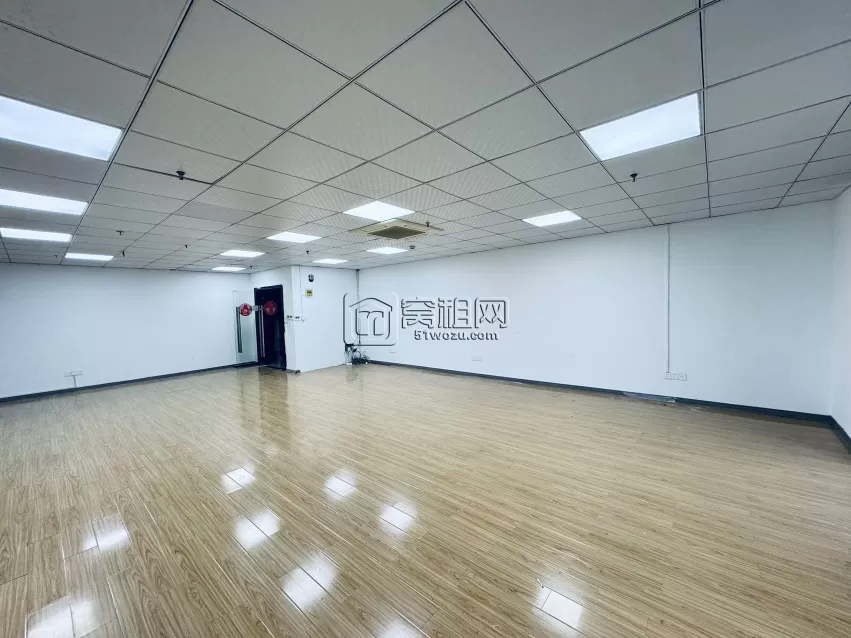 南部商务区豪如大厦隔壁博纳大厦面积：198平 价格：6990（一口价）