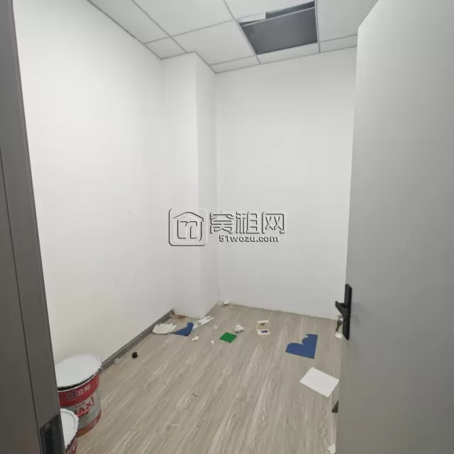 宁波中海大厦276平，原舞蹈培训格局，5个教室，特价出租，来谈就租