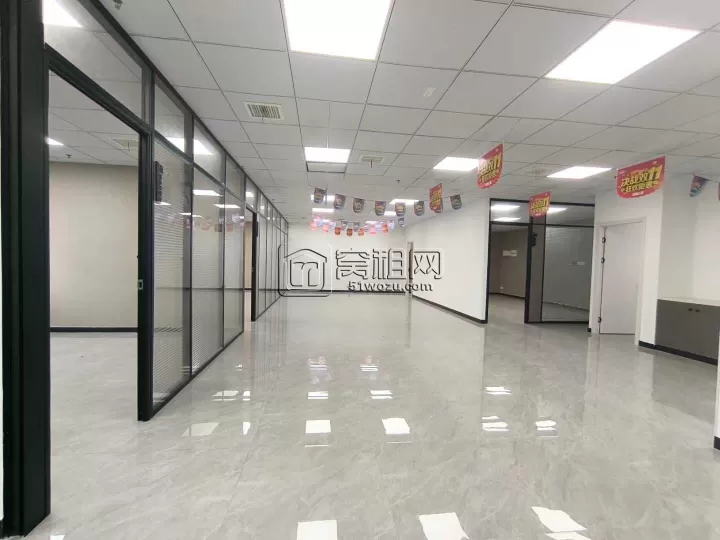 宁波南部商务区地铁口华贸总部壹号大厦电梯口340平多隔间办公室出租