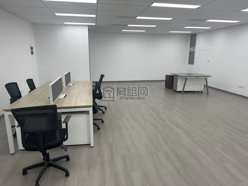 地铁4号线迪卡侬附近和荣大厦200平米精装修出租租金9500元