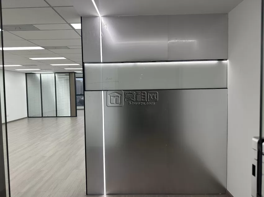 地铁4号线迪卡侬附近和荣大厦200平米精装修出租租金9500元