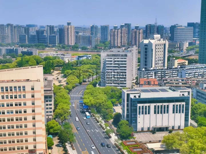 海曙鼓楼双线地铁口恒隆中心大厦出租 98平 带家具出租