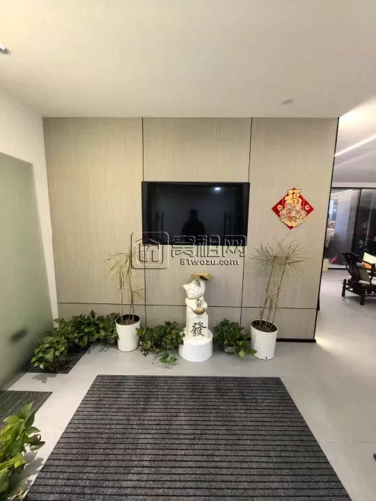 长丰和万达之间写字楼慧和大厦138平豪华装修，3个隔间，带水源8000元/月