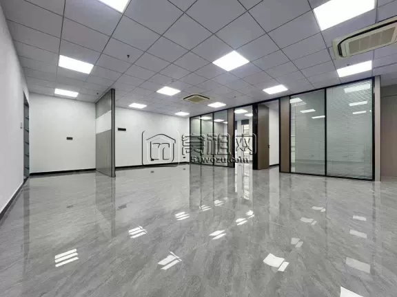 南部商务区侨商大厦东北199平特价出租8800月租，精装修带形象墙。24小时中央空调