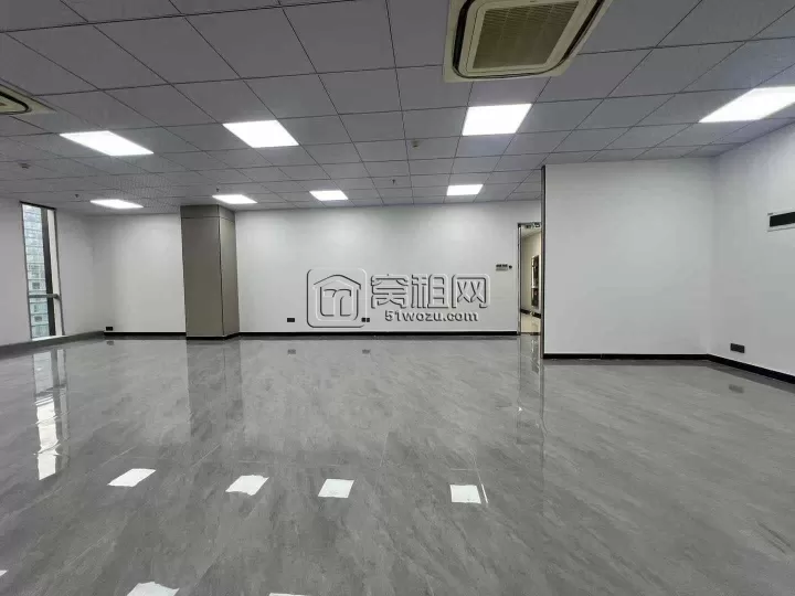 南部商务区侨商大厦东北199平特价出租8800月租，精装修带形象墙。24小时中央空调