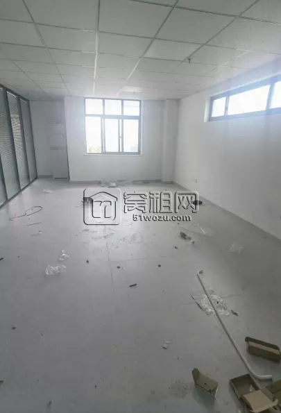 宁波4号线矮柳站出口50米东方商务中心100平两隔间出租，全新装修