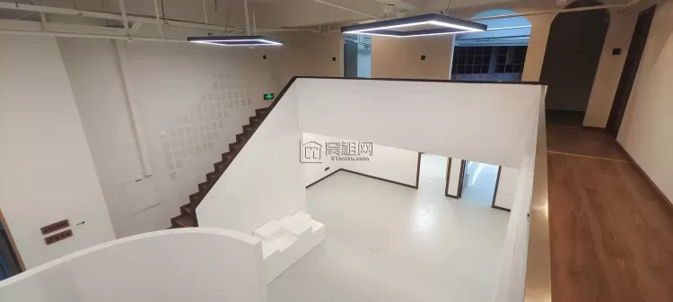 鄞州区滨江商业广场精装商铺250平出租租金13万/年（含税）